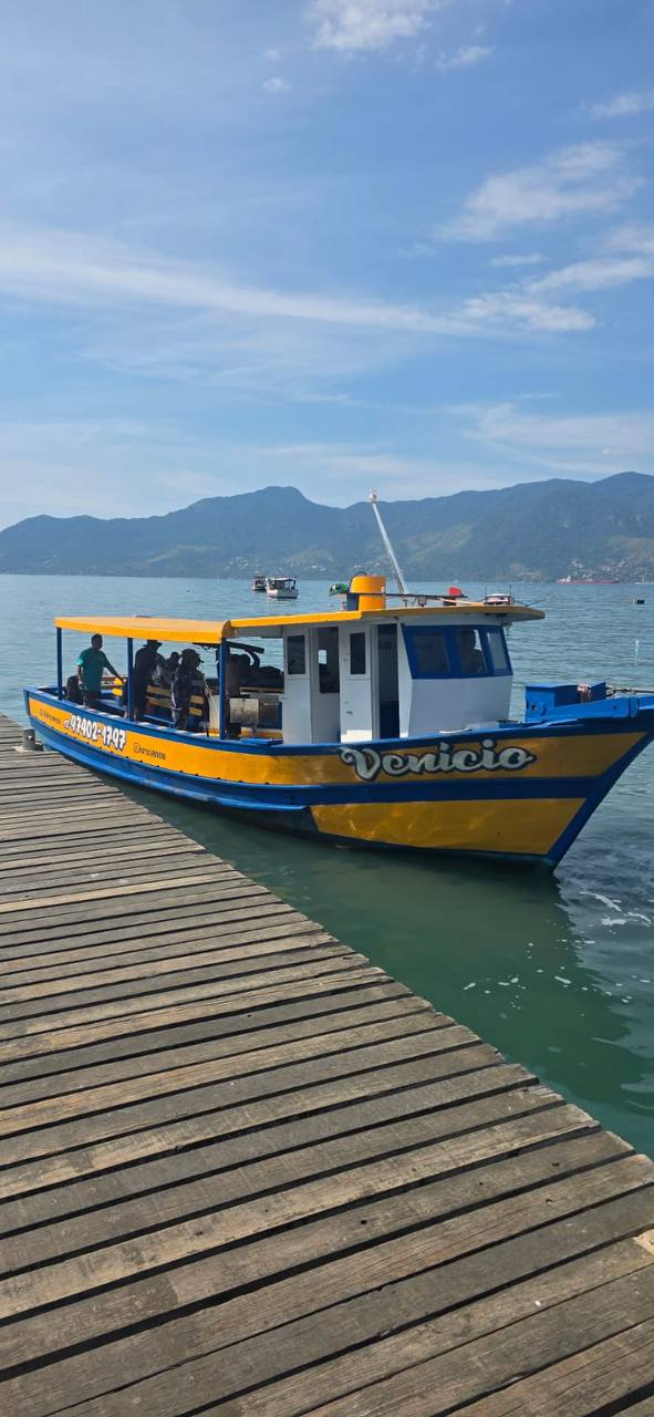 Barco Venicio atracado no píer